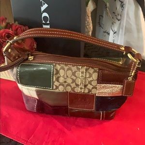 COACH Beautiful leather patchwork hand purse 👛